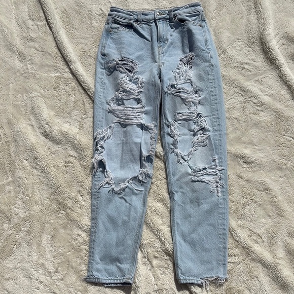 American Eagle Light Wash Distressed Mom Jeans | Size 0 | Y2K Grunge Vibes - Picture 1 of 9